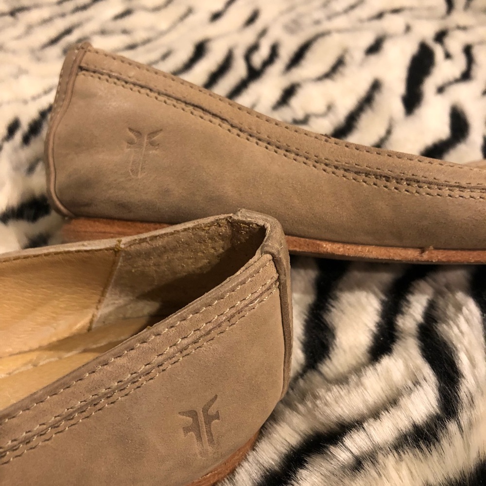 Women’s Frye Carson Cement Ballet Flats - Picture 6 of 8